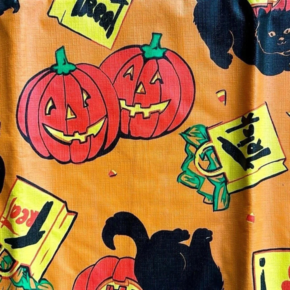 Vintage Halloween Vinyl Flannel Back Round Table Cloth New in Package Spooky Fun - Picture 4 of 6